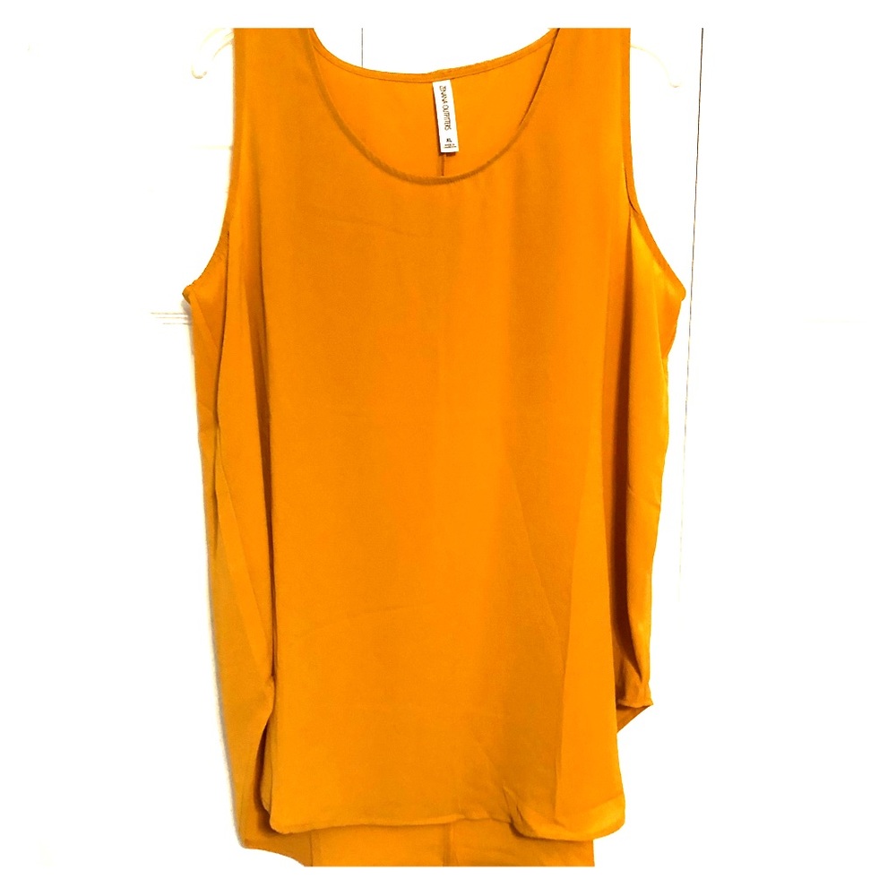 Zenana Outfitters scoop tank - NWOT